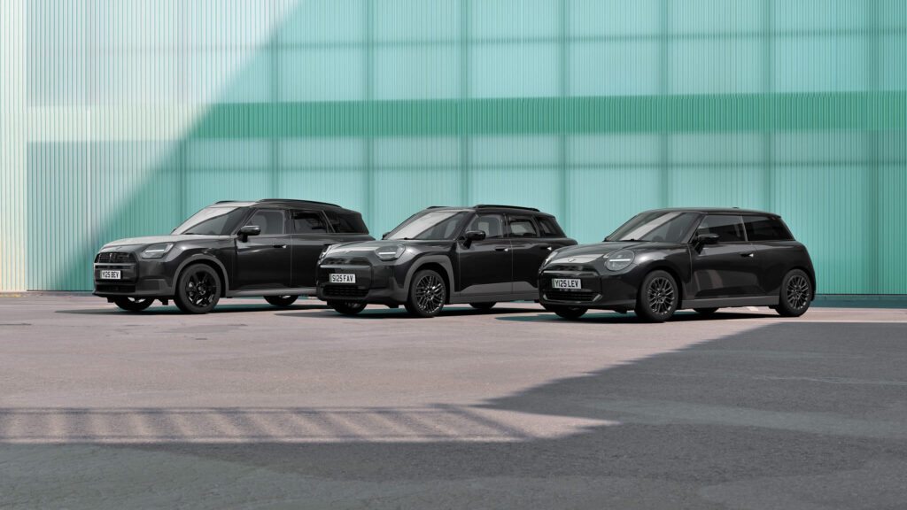 MINI_DE_ASSETS_FAMILY_BLACKYARD_WEBSEITE_3072x1728px